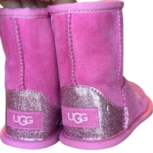 UGG Kids Classic Short Boot in Pink with Glitter Heel NEW Never Worn No Tag/Box - Picture 2 of 6